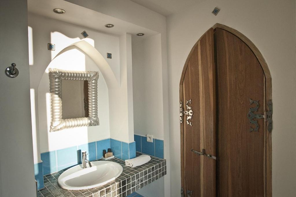 Hotel L'Astrolabe Oloron-Sainte-Marie Habitación foto