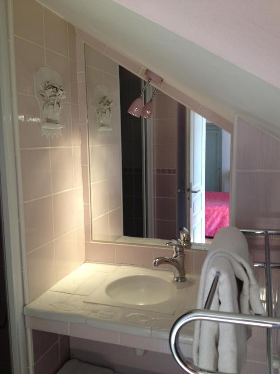 Hotel L'Astrolabe Oloron-Sainte-Marie Habitación foto