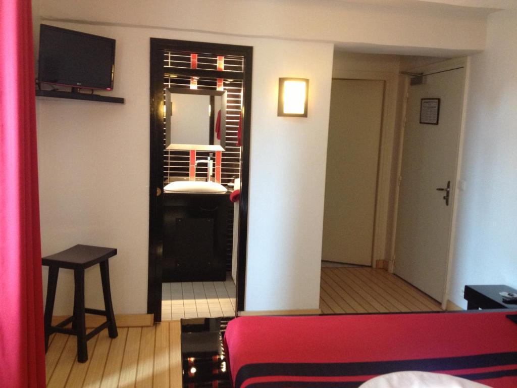 Hotel L'Astrolabe Oloron-Sainte-Marie Habitación foto